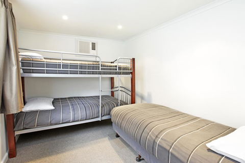 Otways Tourist Park - Airlie Beach Holiday 1