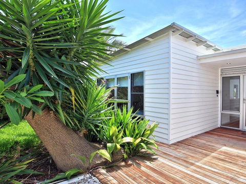 Palm Oasis - Family Friendly Accommodation Just A Short Walk To Werri Beach - Airlie Beach Holiday 0