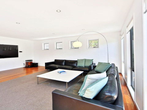 Palm Oasis - Family Friendly Accommodation Just A Short Walk To Werri Beach - Airlie Beach Holiday 1