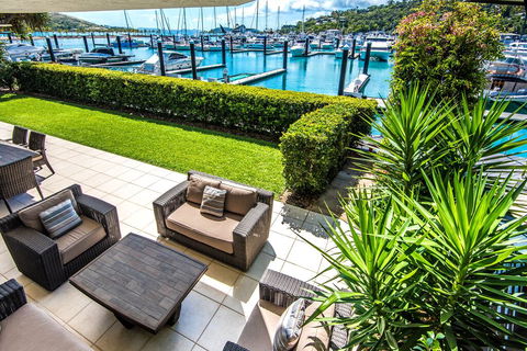 Pavilion 2 Luxury 4 Bedroom 3 Bathroom With Inground Pool And Gold Buggy - Airlie Beach Holiday 3