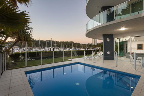 Pavillions 12 - Waterfront Spacious 4 Bedroom With Own Inground Pool And Golf Buggy - Airlie Beach Holiday 0