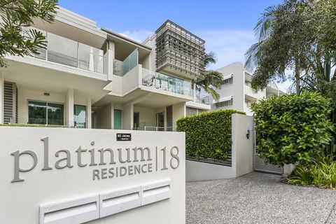 Platinum Status, Sunshine Beach - Airlie Beach Holiday 0