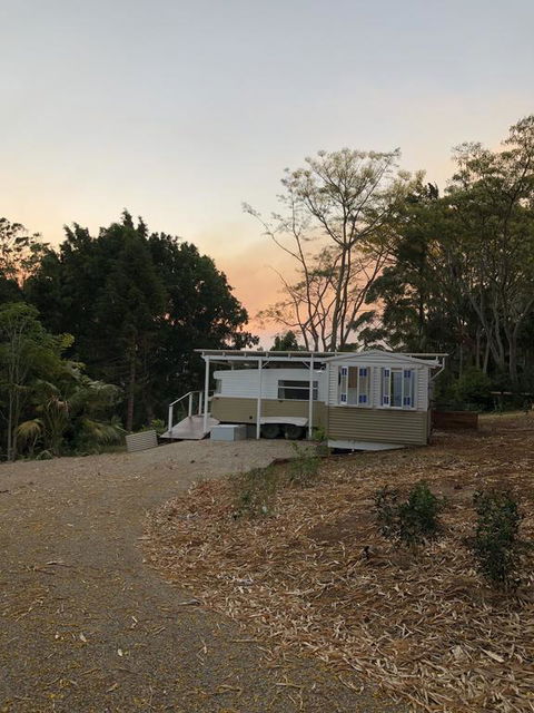 Poppy Luxe Caravan In The Byron Bay Hinterland - Airlie Beach Holiday 0