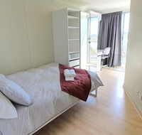 Private modern room - Plaza Building- in City Centre - Airlie Beach Holiday