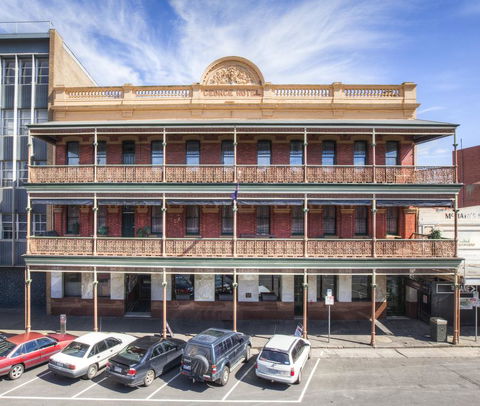 Quality Inn The George Hotel Ballarat - Airlie Beach Holiday 0