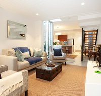 Quiet Family Home With Garden Courtyard Near Cafes - Airlie Beach Holiday