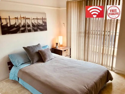 Quiet North Parra Apartment Rooms Across From Park - Airlie Beach Holiday 1