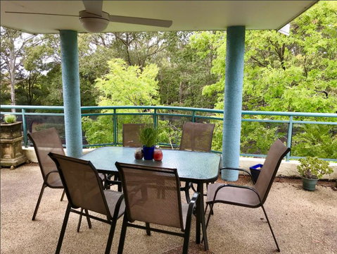 Quiet North Parra Apartment Rooms Across From Park - Airlie Beach Holiday 0