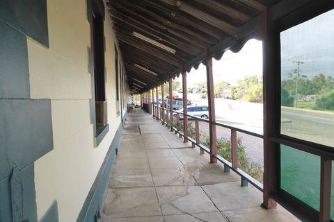 Railway Tavern Northampton - Airlie Beach Holiday 0