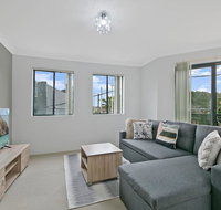 REDFERN 3 BEDROOM APARTMENT FREE PARKING WALK TO CENTRAL STATION NRE187 - Airlie Beach Holiday