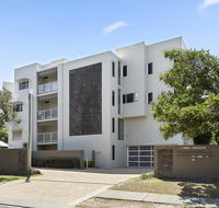 Relax in stylish comfort Sunshine Beach