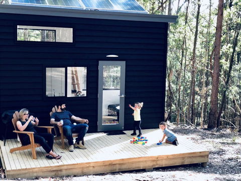Robinson Crusoe Tiny House - Airlie Beach Holiday 0