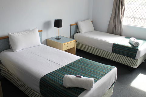 Rocky Glen Hotel Motel Gladstone - Airlie Beach Holiday 1