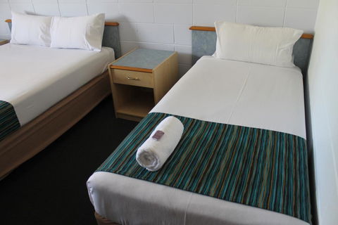 Rocky Glen Hotel Motel Gladstone - Airlie Beach Holiday 2