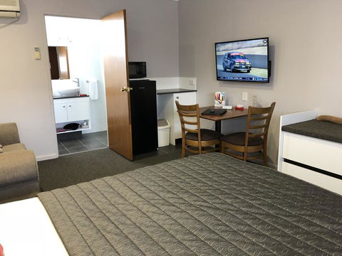 Roydons Motor Inn - Airlie Beach Holiday 1