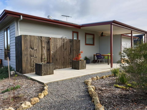 Samphire: Coorong Accommodation - Airlie Beach Holiday 2