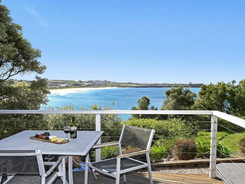 Santa Barbara On Bombo Beach - Airlie Beach Holiday 0