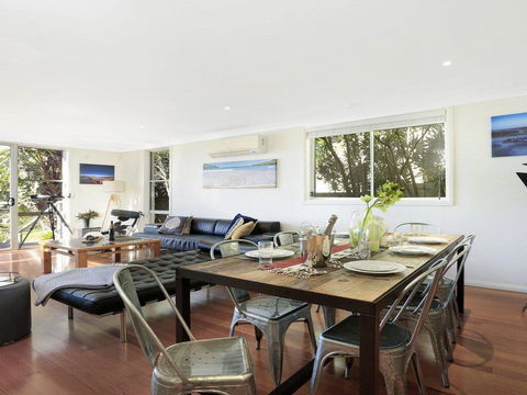 Santa Barbara On Bombo Beach - Airlie Beach Holiday 2