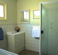 Schoolhouse Cottage American River - Airlie Beach Holiday