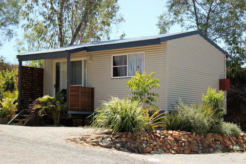 Silver Wattle Cabins - Airlie Beach Holiday 0