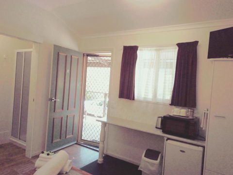 Silver Wattle Cabins - Airlie Beach Holiday 1