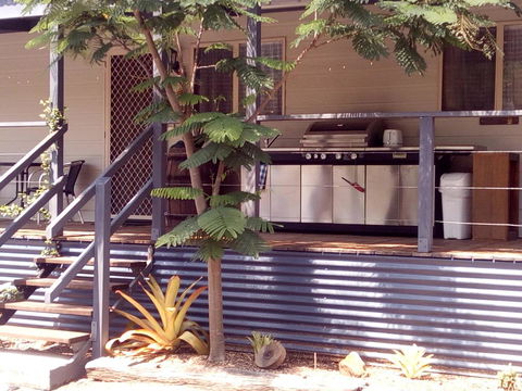 Silver Wattle Cabins - Airlie Beach Holiday 3