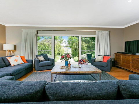 Sinden Park - Garden, Swimming Pool, Rural Vistas - Airlie Beach Holiday 3
