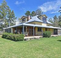 Soldiers Cottage picturebook vineyard home - Airlie Beach Holiday