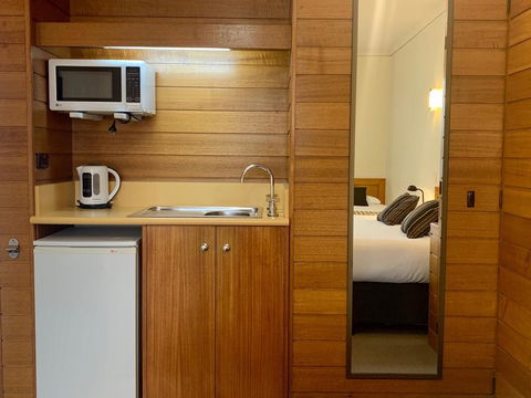 Sovereign Park Motor Inn - Airlie Beach Holiday 2