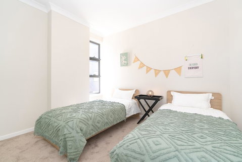 SP246-Brandnew Modern Apt In Penrith With Parking - Airlie Beach Holiday 2