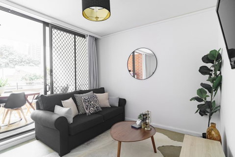 Spacious Apt V Stylish Furniture Pool GYM - Airlie Beach Holiday 2