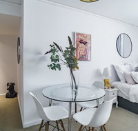 Spacious Apt V Stylish Furniture Pool GYM - Airlie Beach Holiday