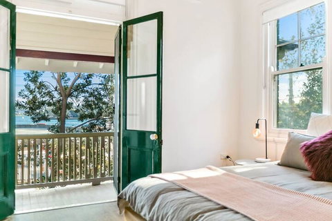 Spacious Harbour View 4bd Home In Sydney CBD - Airlie Beach Holiday 2