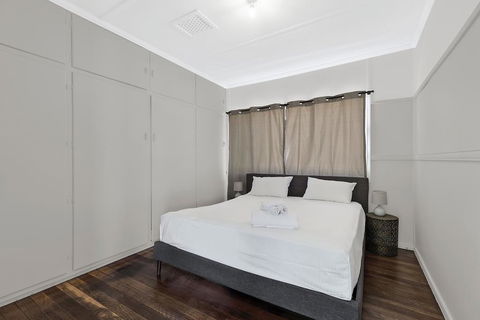 Spacious Living On Victoria - Airlie Beach Holiday 3