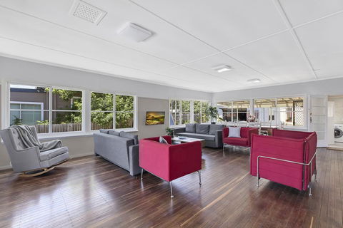 Spacious Living On Victoria - Airlie Beach Holiday 2