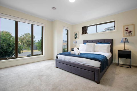 Spacious Lovely 5Beds Home@Point Cook - Airlie Beach Holiday 1