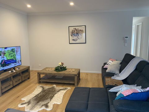 Spacious Rooms Home-Stay With Free Wifi - Airlie Beach Holiday 0