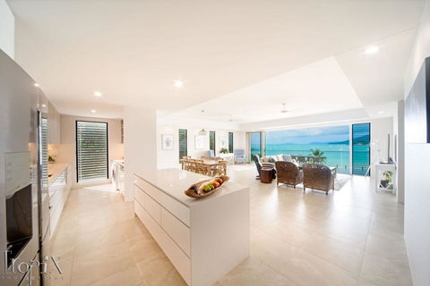 Splendeur Sur La Mer - One Bedroom - Airlie Beach Holiday 0