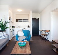 Sprawling City Views and Balcony in Cosy Apartment - Airlie Beach Holiday