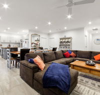 StayCentral - Rosanna Luxurious Mansion - Airlie Beach Holiday