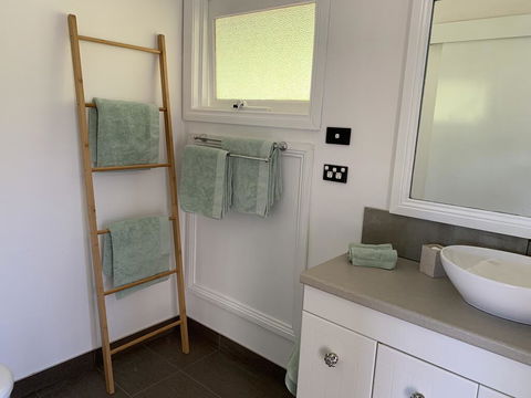 Stephanies Country Cottages - Airlie Beach Holiday 3