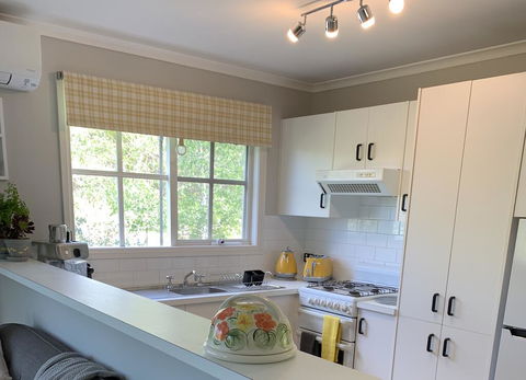 Stephanies Country Cottages - Airlie Beach Holiday 1