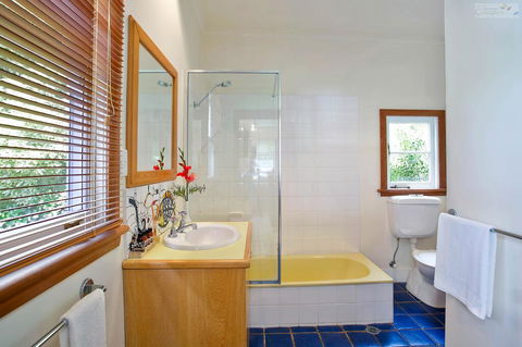 Stonewall Cottage And Studio - Airlie Beach Holiday 1