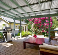 Stonewall Cottage for two with Fireplace - Airlie Beach Holiday
