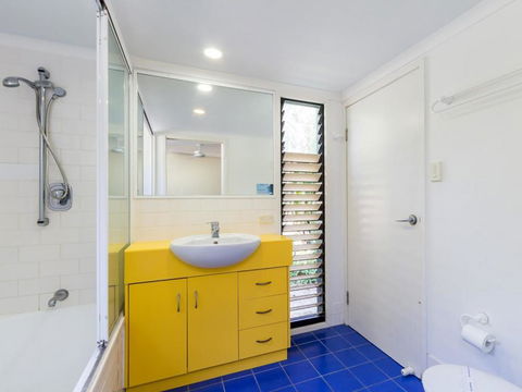 Straddie Beach House 3 - Airlie Beach Holiday 2