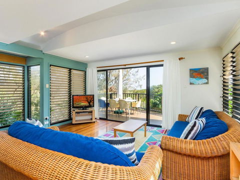 Straddie Beach House 3 - Airlie Beach Holiday 0