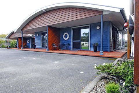 Strahan Bungalows - Airlie Beach Holiday 0