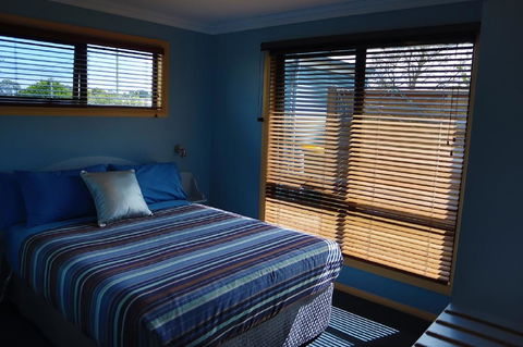 Strahan Bungalows - Airlie Beach Holiday 1