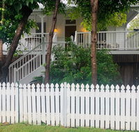 Stranded in Oz Stay in Relaxing Environment FREE WIFI NETFLIX POOL AIR CON - Airlie Beach Holiday