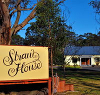 Straw House B and B - Airlie Beach Holiday